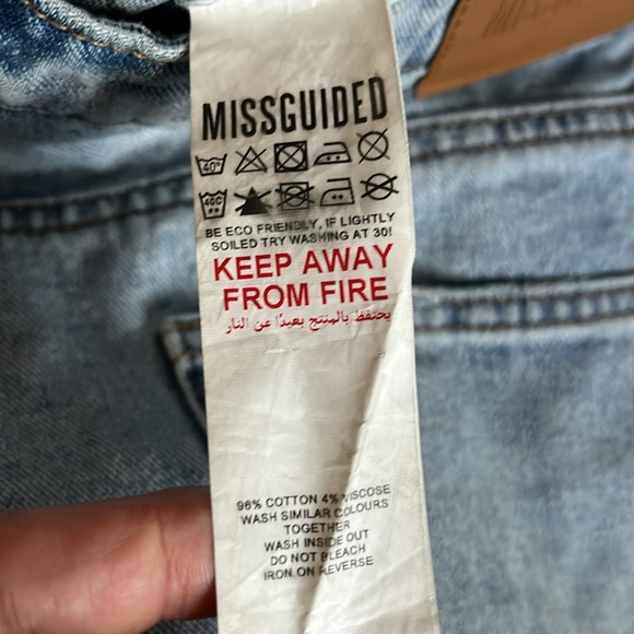 Missguided Riot High Rise Mom Jeans - Picture 6 of 9